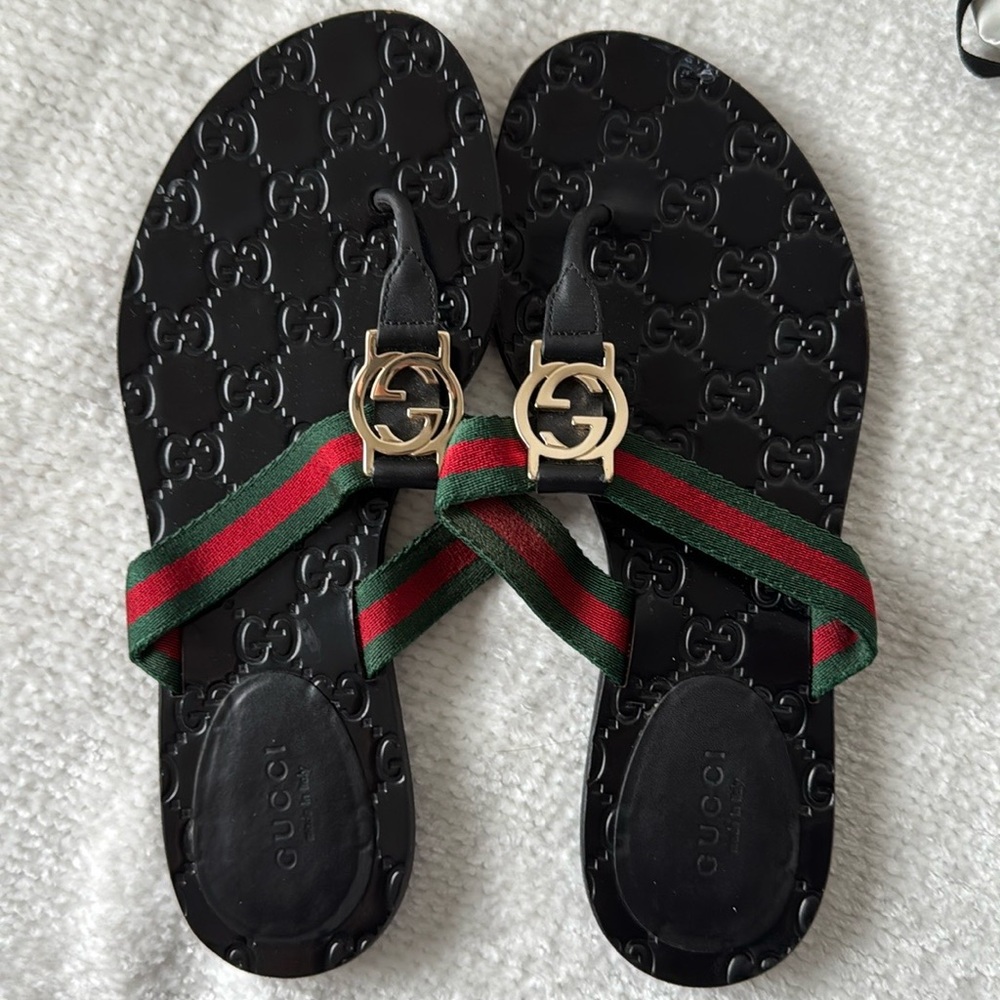 Gucci “GG” logo nero flip flop sandals